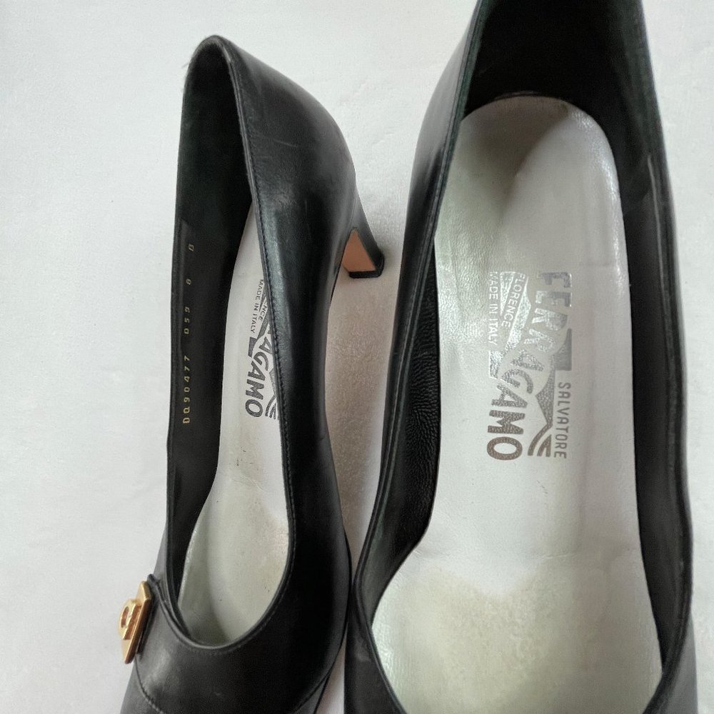 Auc Ferragamo Gold Logo kitten heel leather shoes - Picture 4 of 11